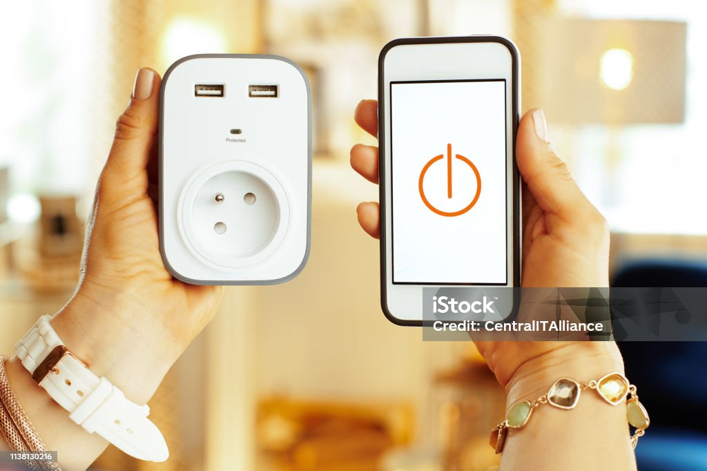 Domótica casa - enchufe inteligente controlado desde app móvil